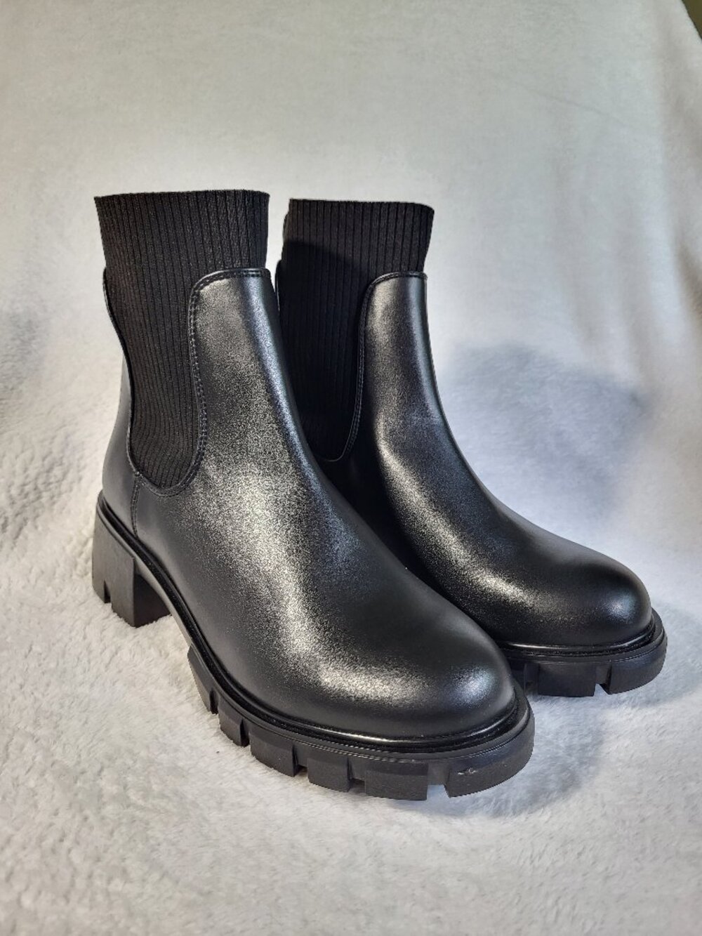 Steve Madden 9M Hutch Stretch Lug Sole Chelsea Boots Black Faux Leather